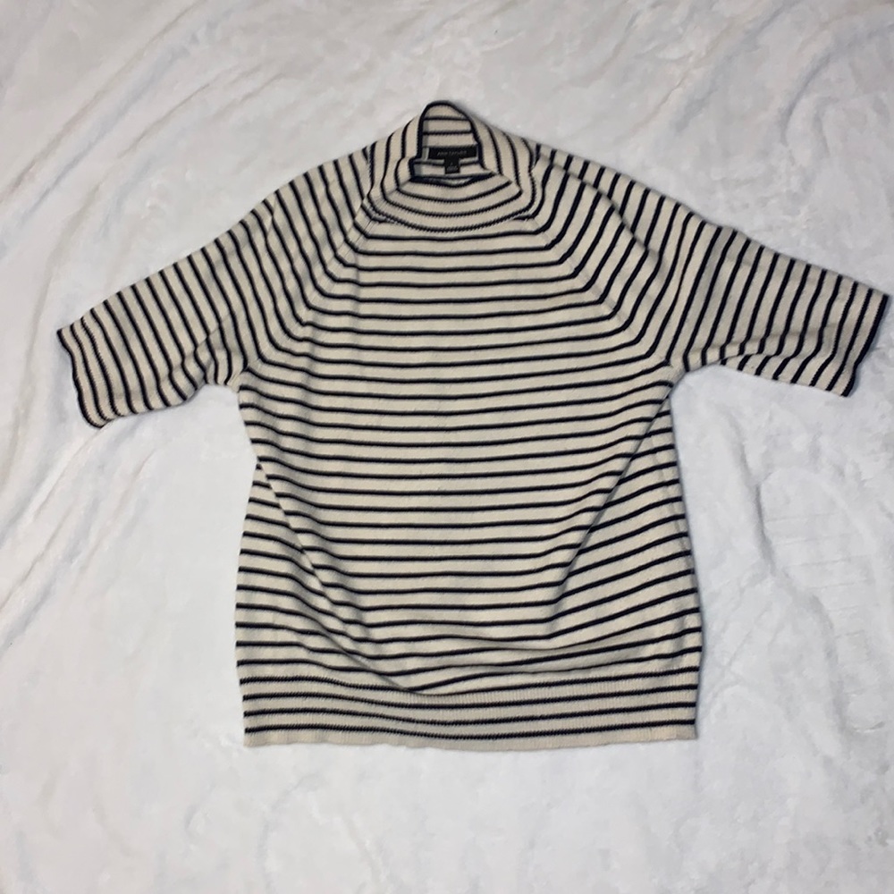 Large Anne Klein short sleeved sweater.